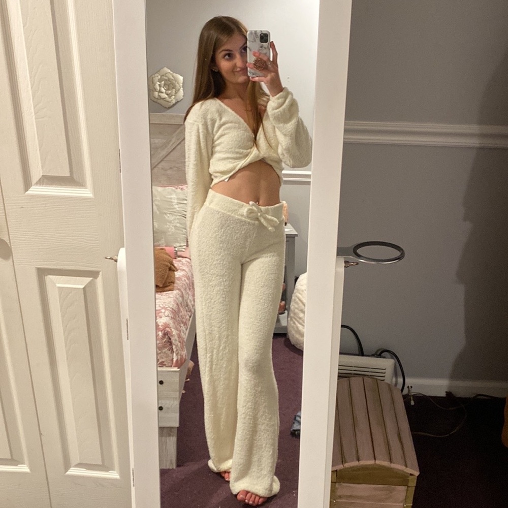 Gilly Hicks Set